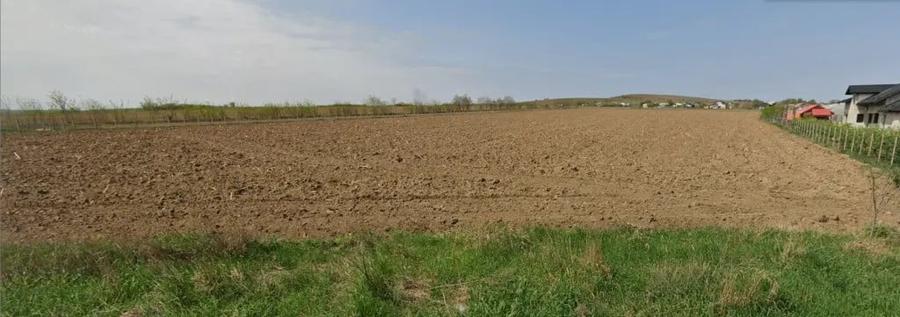 Teren de 9048 mp, în Orășeni-Deal