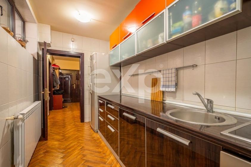 Casă individuală cu 6 camere cu Canalizare în Vlădeț - Trei Brazi