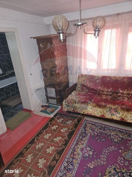 Casă cu 5 camere cu Teren 1958 Mp în Central