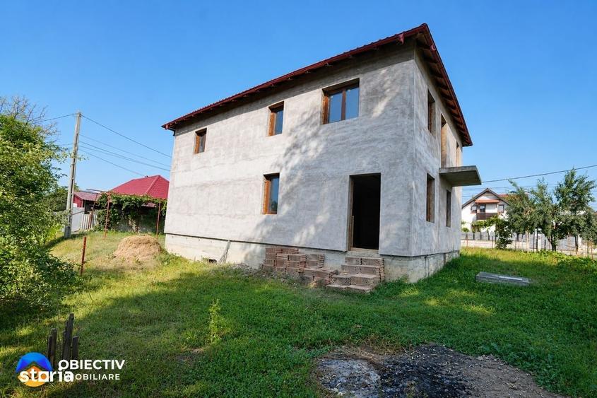 Casă cu 4 camere cu Teren 1078 Mp în Borlești