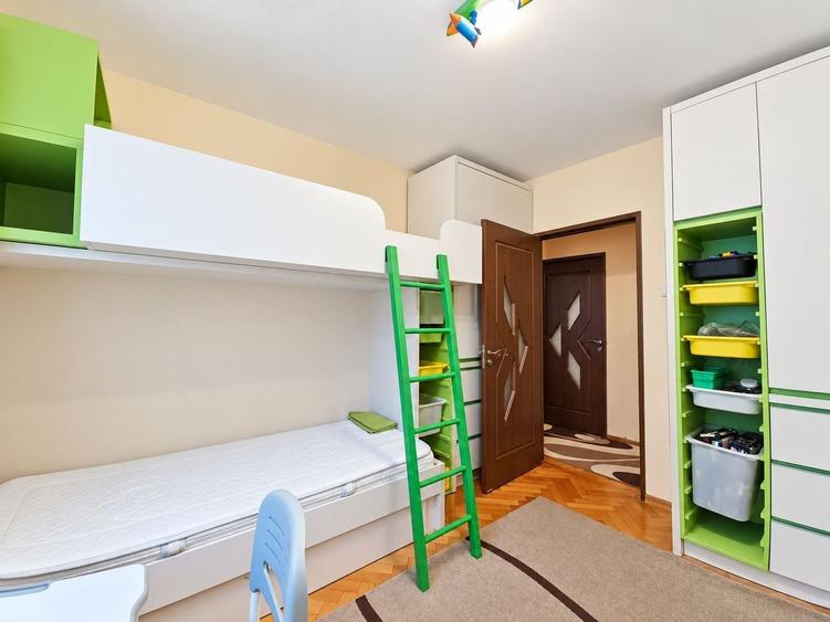 Apartament cu 3 camere semidecomandat, mobilat în Gheorgheni