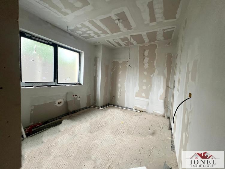 Casă individuală cu 4 camere cu Teren 600 Mp în Est