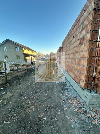 Duplex cu 4 camere cu Canalizare în Sânandrei