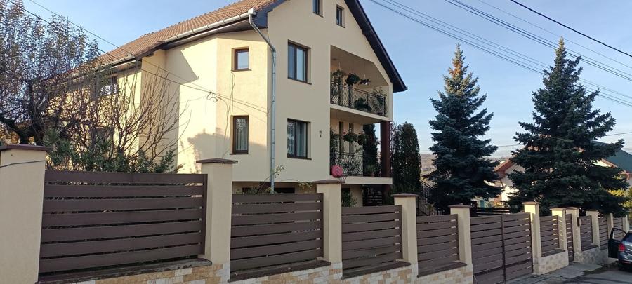 Casă cu 4 camere cu Teren 10 Mp în Central