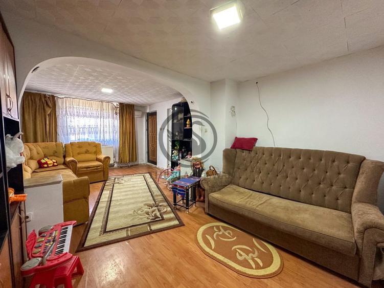 Casă cu 5 camere cu Teren 984 Mp în Blejoi
