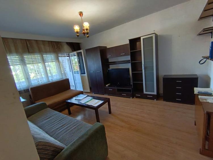 Apartament cu 3 camere decomandat, mobilat în Săsar