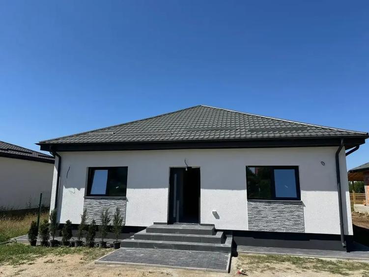 Casă cu 4 camere cu Teren 400 Mp în Crevedia