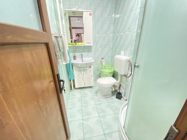 Apartament cu 4 camere semidecomandat, mobilat în Rahova