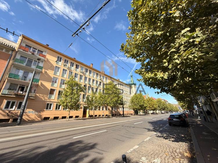 Apartament cu 2 camere semidecomandat, mobilat în Central