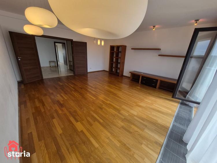 Apartament cu 4 camere decomandat în Est