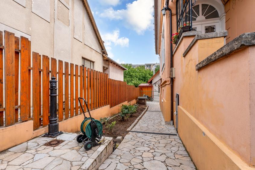 Duplex cu 5 camere cu Canalizare în Andrei Mureșanu
