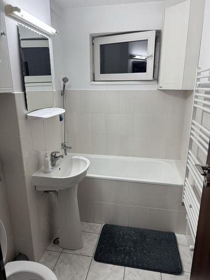 Apartament cu 3 camere decomandat în Exterior Vest