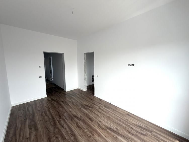 Duplex cu 5 camere cu Canalizare în Moșnița Nouă