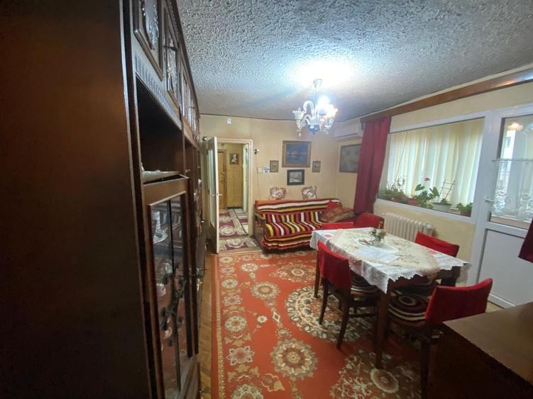 Apartament cu 3 camere semidecomandat, mobilat în Central