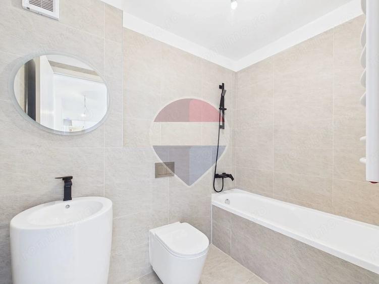Apartament cu 3 camere decomandat în Pajura