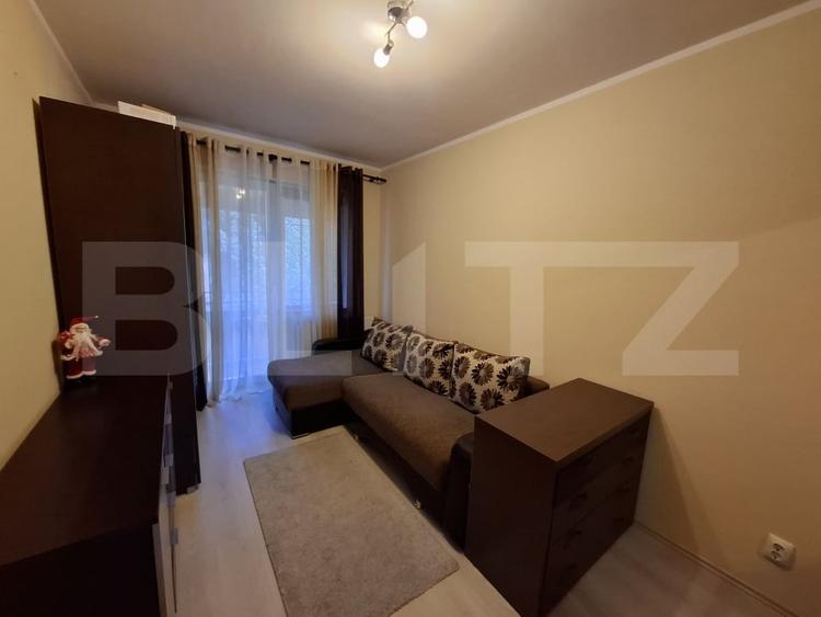 Apartament cu 3 camere semidecomandat, mobilat în Micro 16