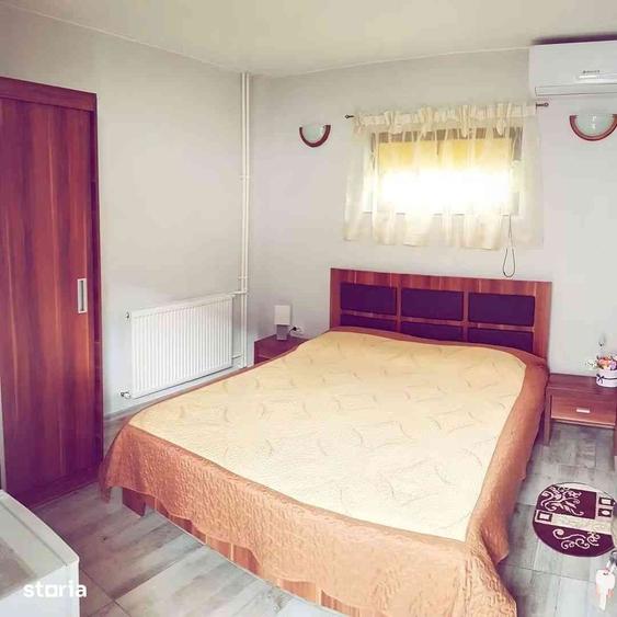 Casă cu 10 camere cu Teren 466 Mp în Central