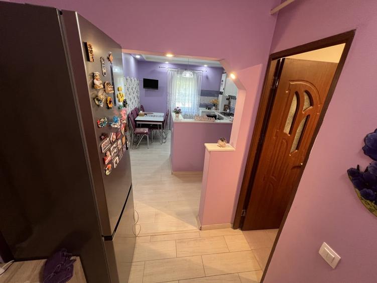 Apartament cu 3 camere decomandat în Sud