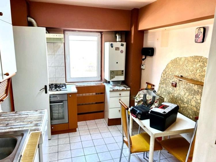 Apartament cu 4 camere decomandat, mobilat în Central