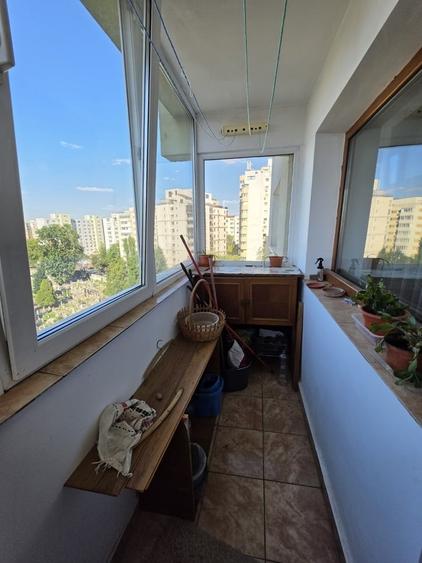 Apartament cu 3 camere semidecomandat în Iancului