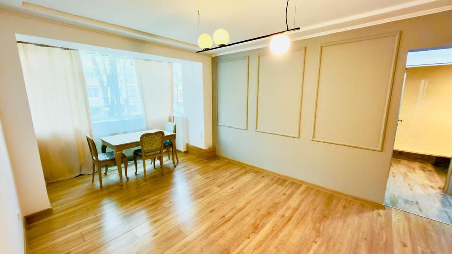 Apartament cu 3 camere semidecomandat în Mazepa 1