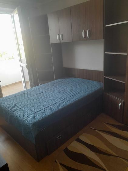 Apartament cu 3 camere decomandat în Vitrometan