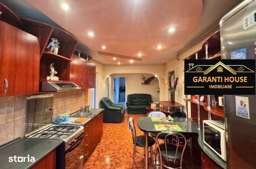 Apartament cu 3 camere decomandat în Republicii