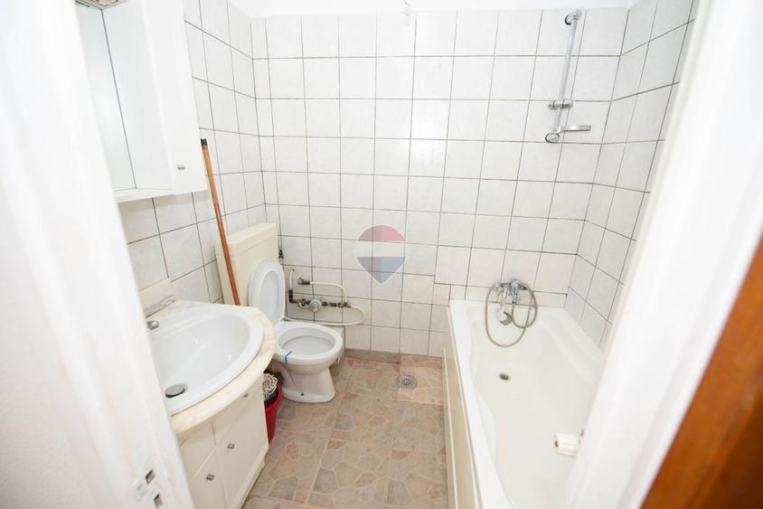Apartament cu 3 camere decomandat în Politehnica