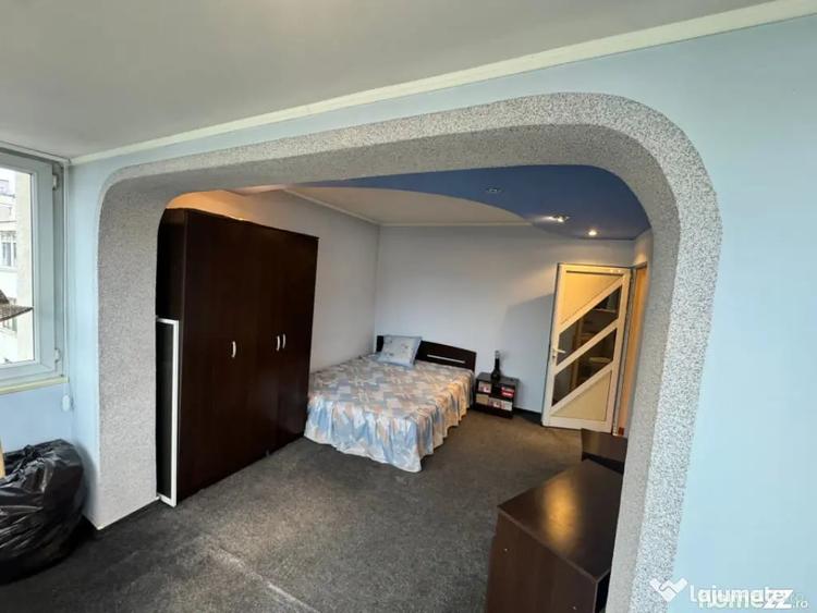 Apartament cu 4 camere decomandat, mobilat în Central