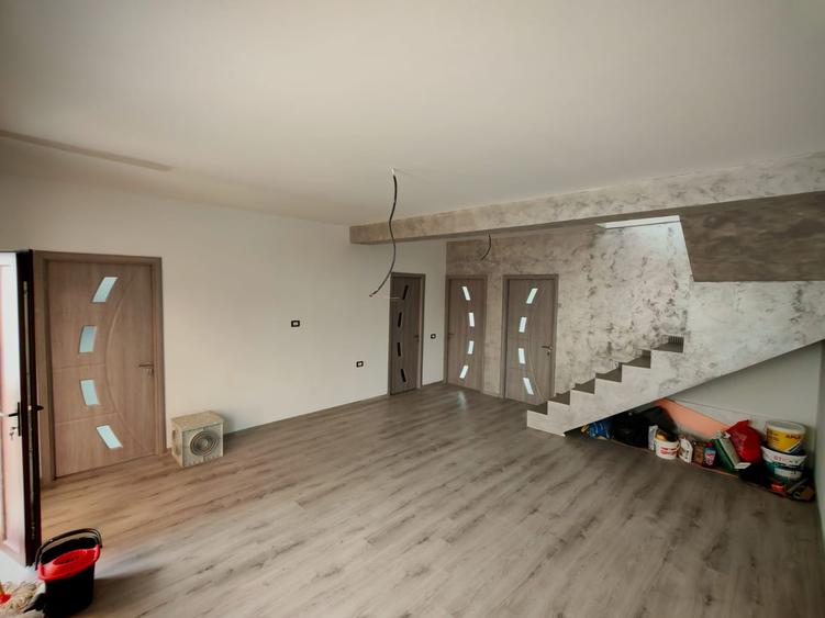 Casă individuală cu 5 camere cu Teren 230 Mp în Lumina