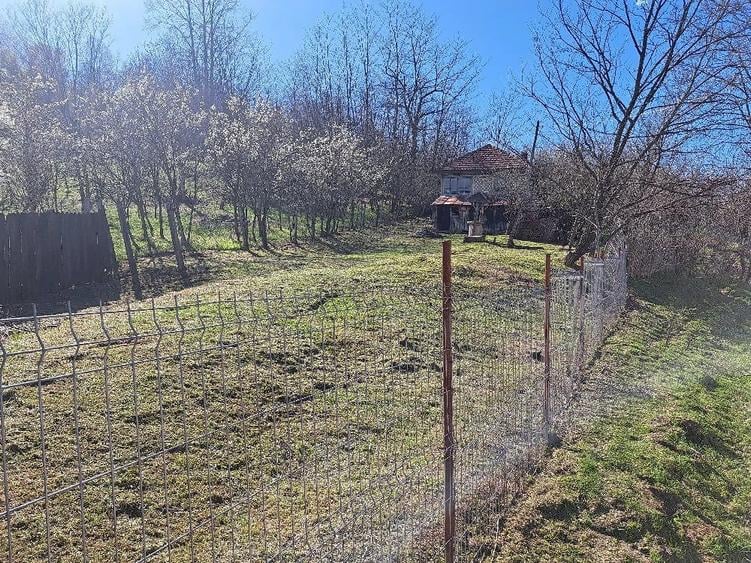 Casă cu Teren 2200 Mp în Central