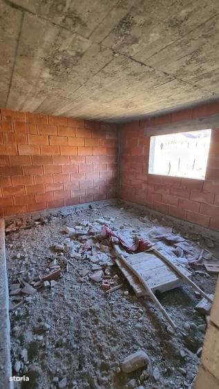 Casă cu 4 camere în Corbeni