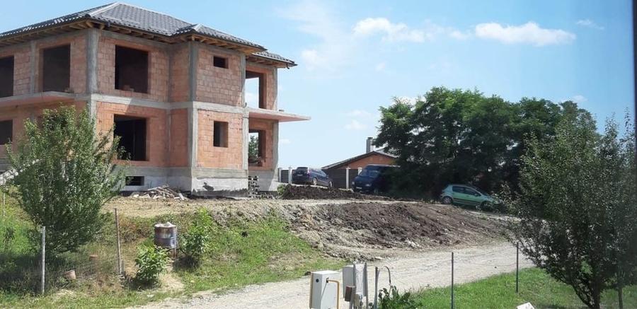 Casă cu 4 camere în Dezmir
