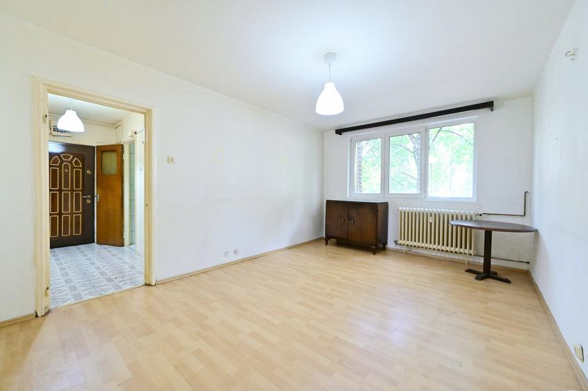 Apartament cu 3 camere semidecomandat în Titan