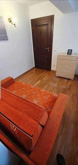 Apartament cu 4 camere semidecomandat, mobilat în Central
