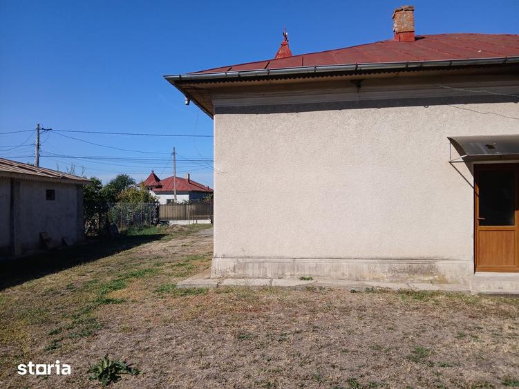Casă cu 4 camere cu Teren 1830 Mp în Central