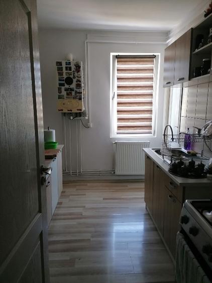 Apartament cu 3 camere decomandat în Tudor