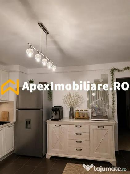 Apartament cu 3 camere, mobilat în Roșu