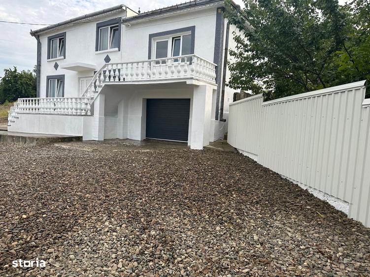 Casă cu 4 camere în Central