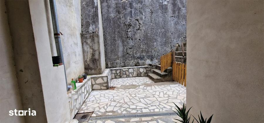 Casă cu 5 camere cu Teren 565 Mp în Central