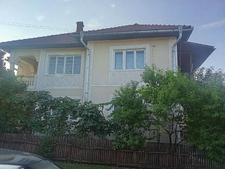Casă cu Teren 2000 Mp în Central