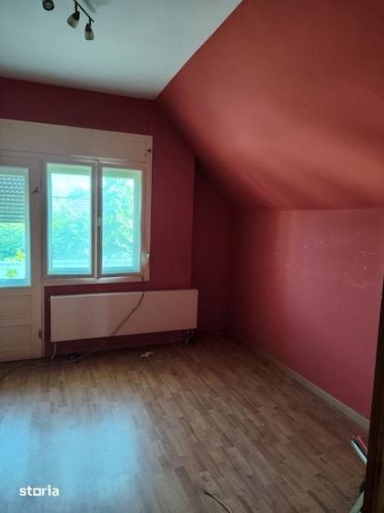 Casă cu 4 camere cu Teren 200 Mp în Central