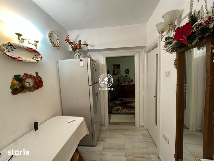 Apartament cu 3 camere semidecomandat în Tătărași