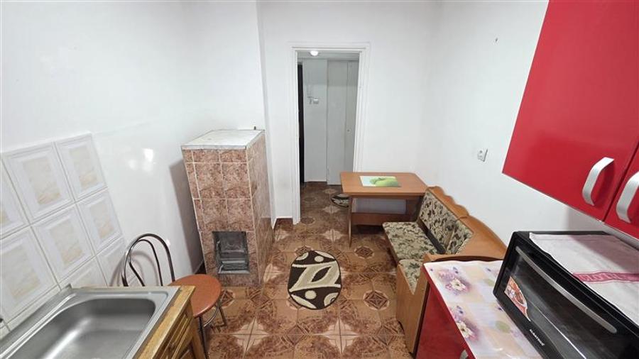 Apartament cu 2 camere semidecomandat, mobilat în Central