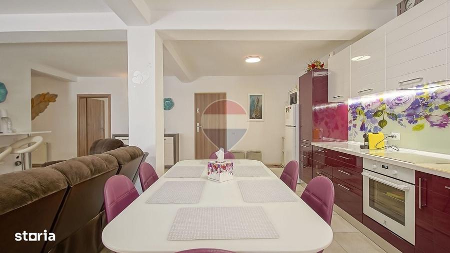 Apartament cu 4 camere decomandat în Clăbucet