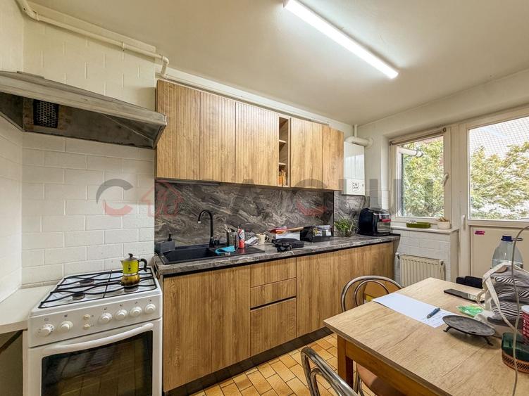 Apartament cu 3 camere semidecomandat, mobilat în Gheorgheni