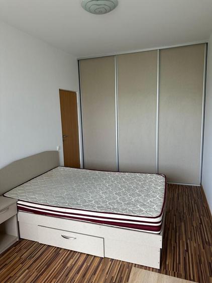 Apartament cu 2 camere semidecomandat, mobilat în Central