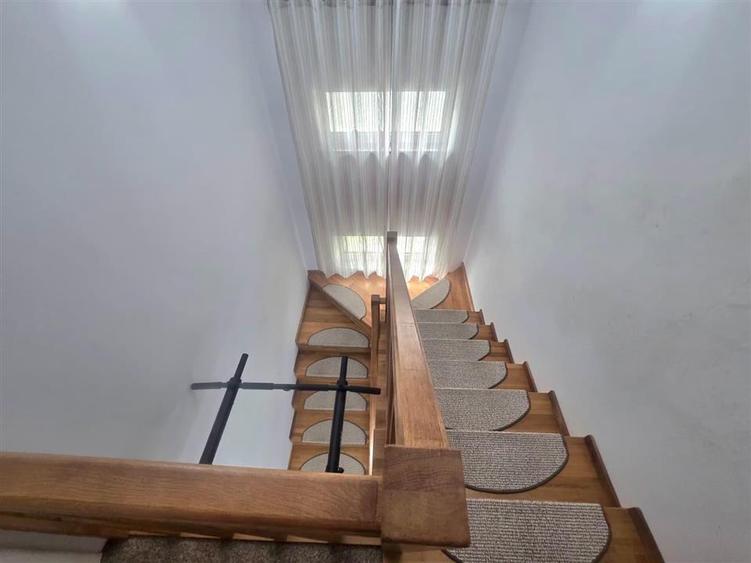Casă individuală cu 5 camere cu Teren 286 Mp în Moara