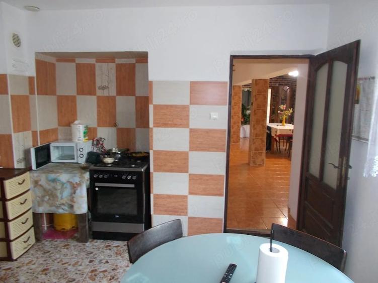 Casă cu 6 camere cu Teren 1600 Mp în Aradului