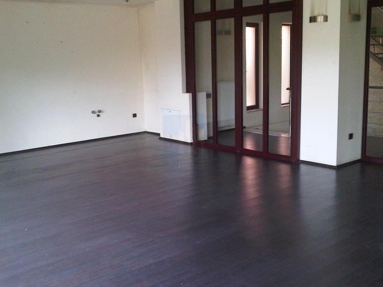 Apartament cu 4 camere decomandat în Arcul de Triumf